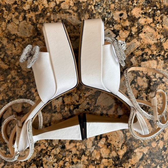 MACH & MACH 140 CRYSTAL DOUBLE BOW PLATFORM SANDALS IN SATIN - Picture 7 of 14